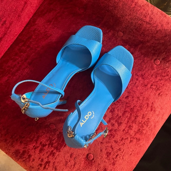 Aldo high heel blue sandal w gold chain ankle strap- faux snakeskin Size 40 - Picture 2 of 4